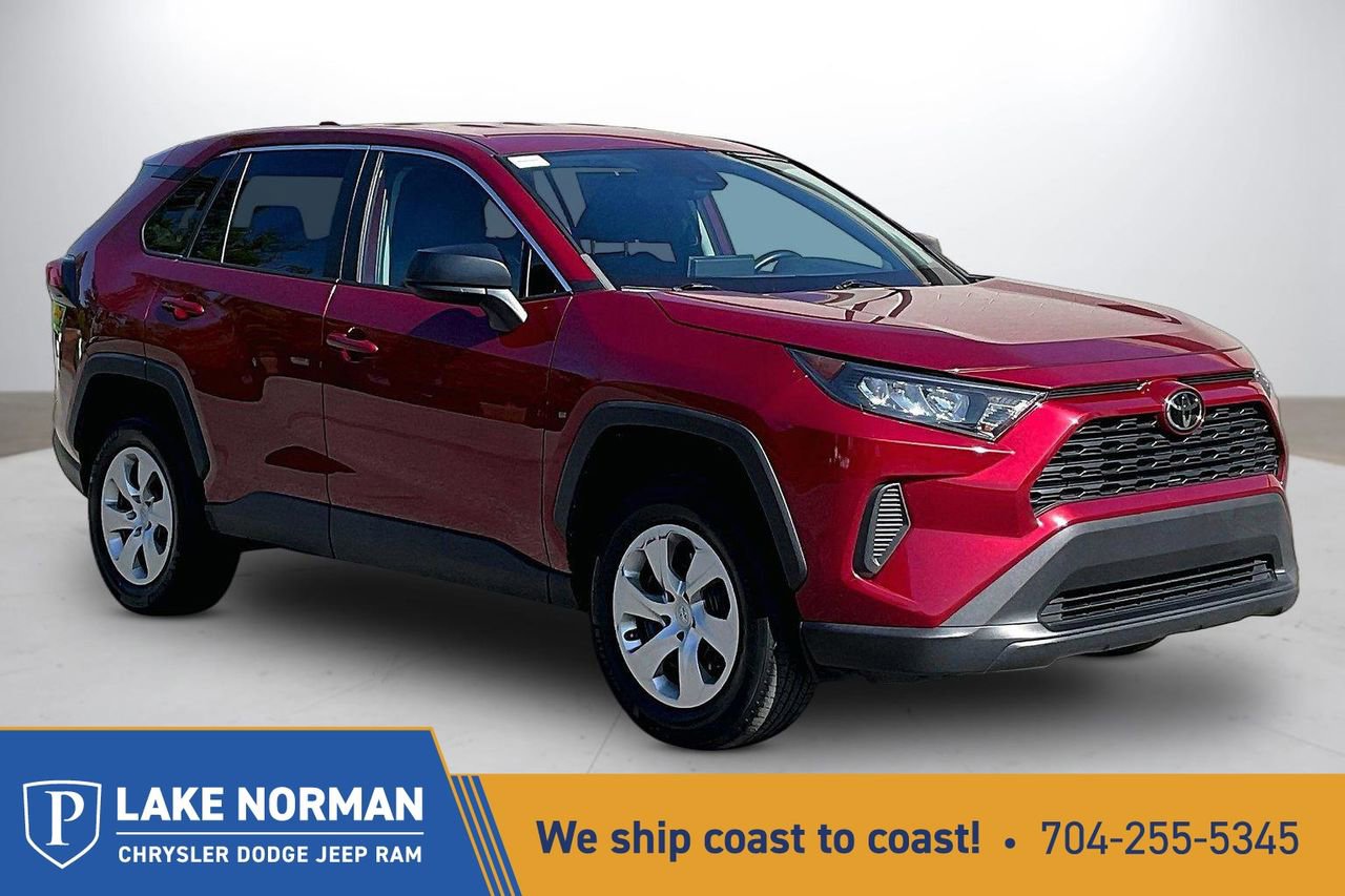 Used 2022 Toyota RAV4 LE FWD image 1
