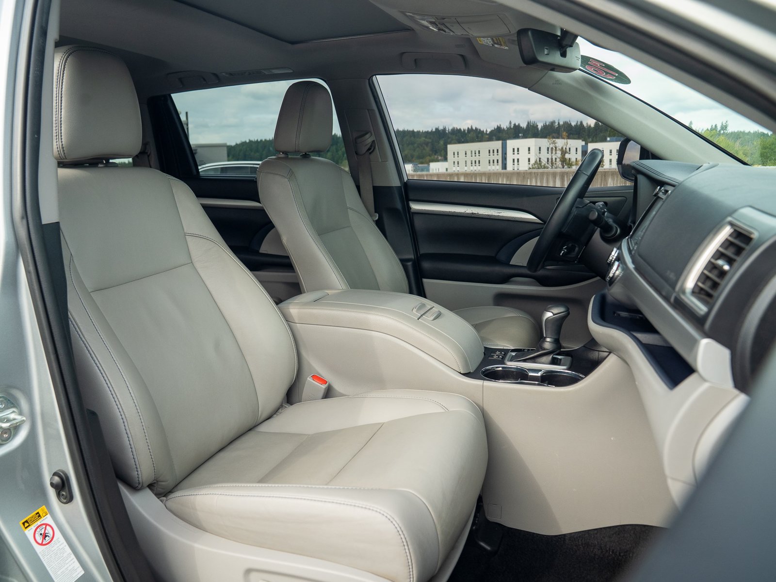 Used 2019 Toyota Highlander XLE FWD image 30