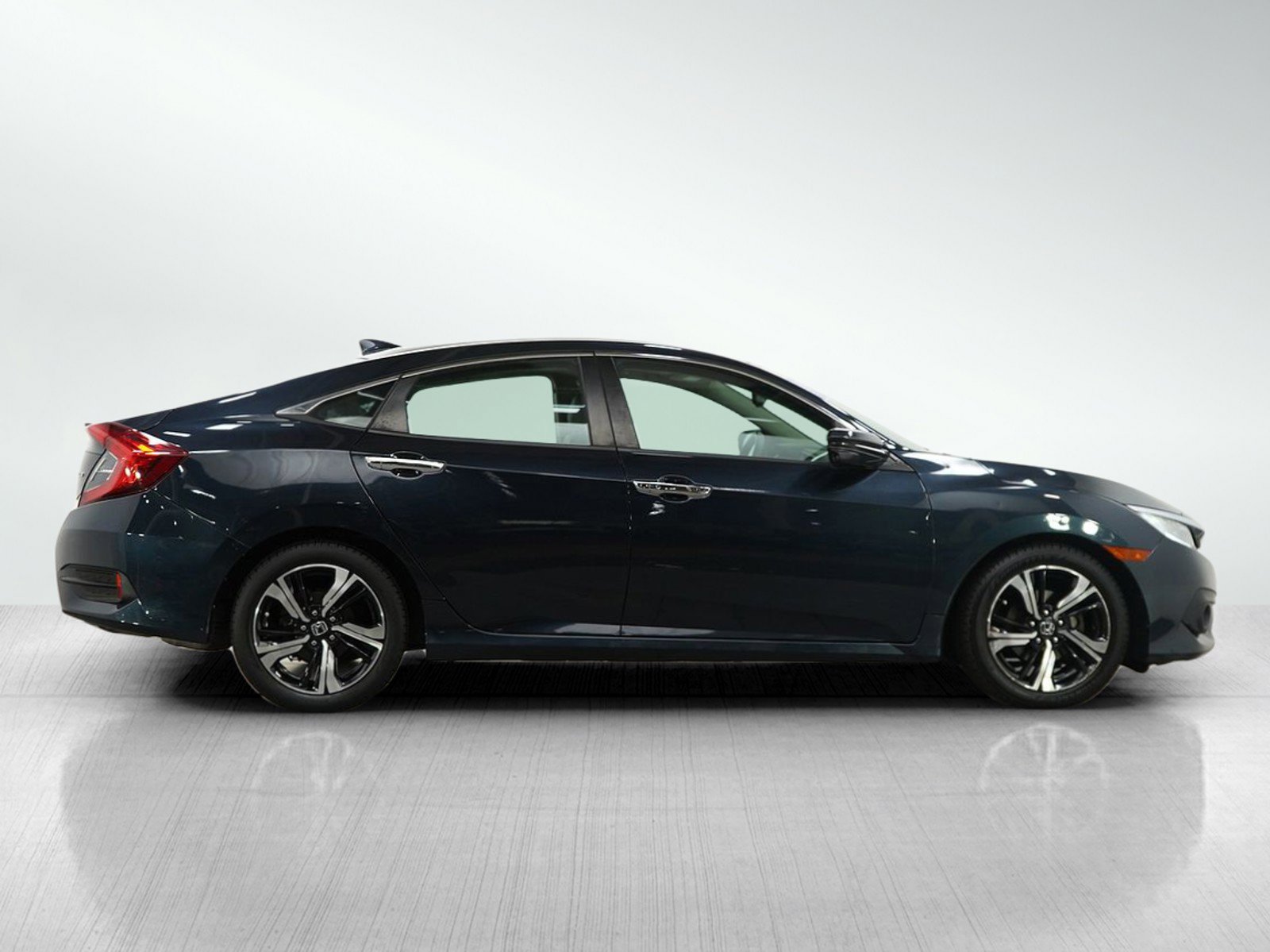 Used 2016 Honda Civic Touring image 6