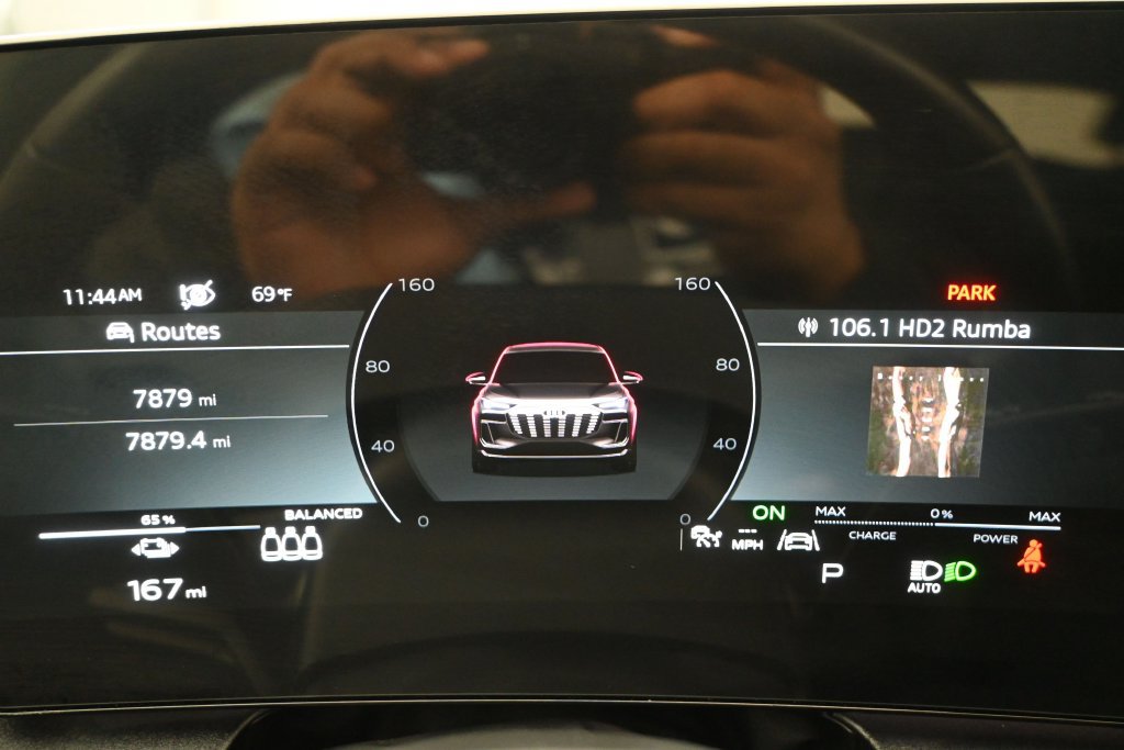 Used 2025 Audi Q6 e-tron Premium w/ Convenience Package AWD/4WD image 12