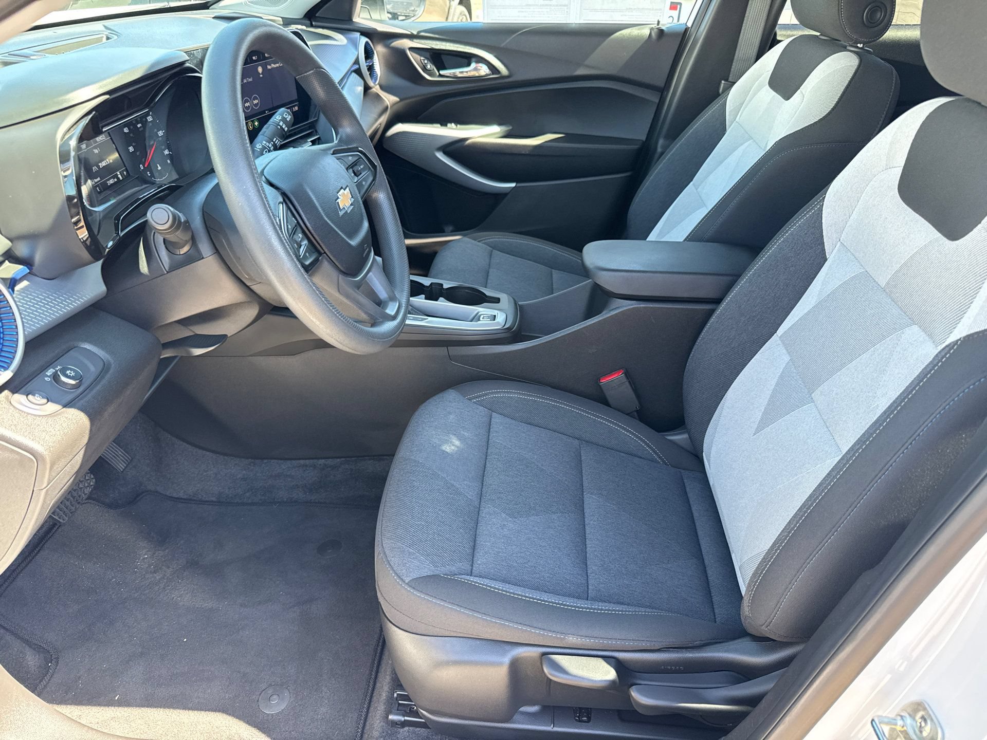 Used 2024 Chevrolet Trax LS w/ LS Convenience Package FWD image 19