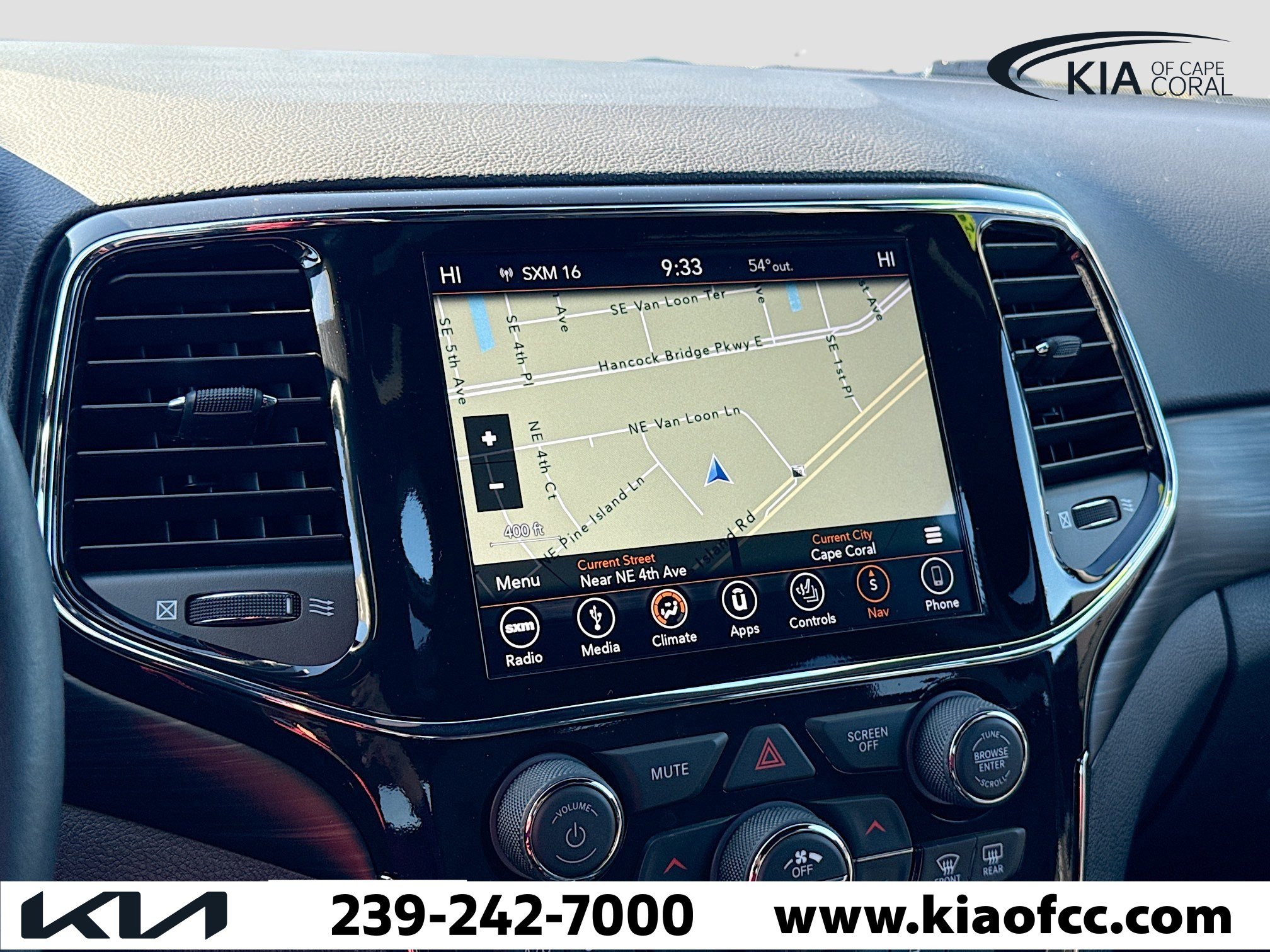 Used 2019 Jeep Grand Cherokee Laredo image 30