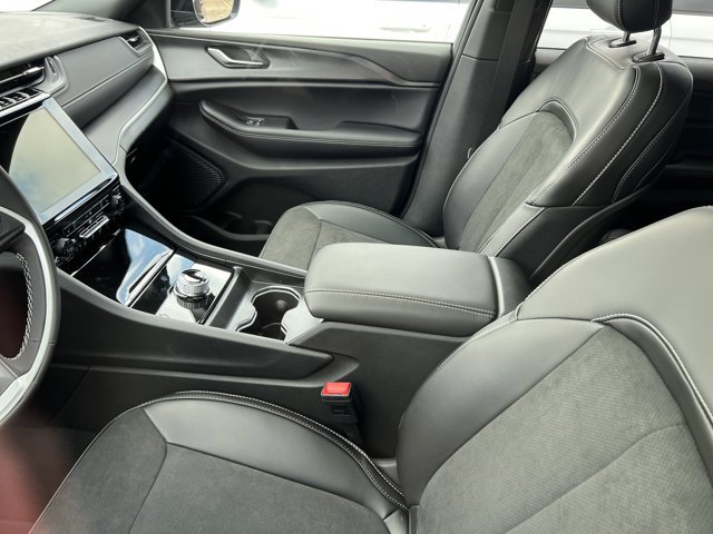 New 2025 Jeep Grand Cherokee Altitude RWD image 5