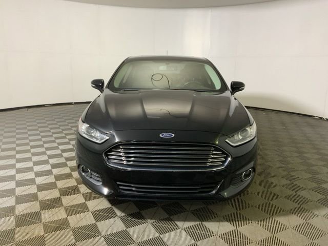 Used 2016 Ford Fusion SE w/ Equipment Group 202A FWD image 2