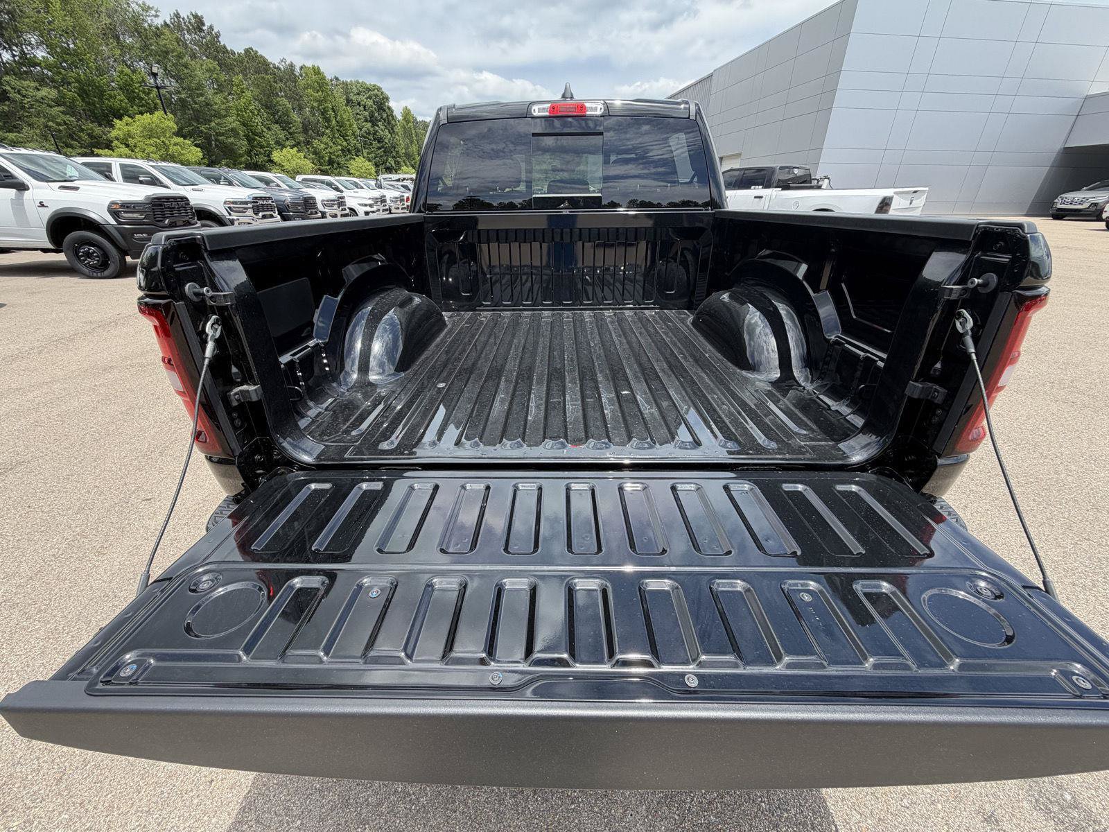 New 2026 RAM 1500 Express AWD/4WD image 19