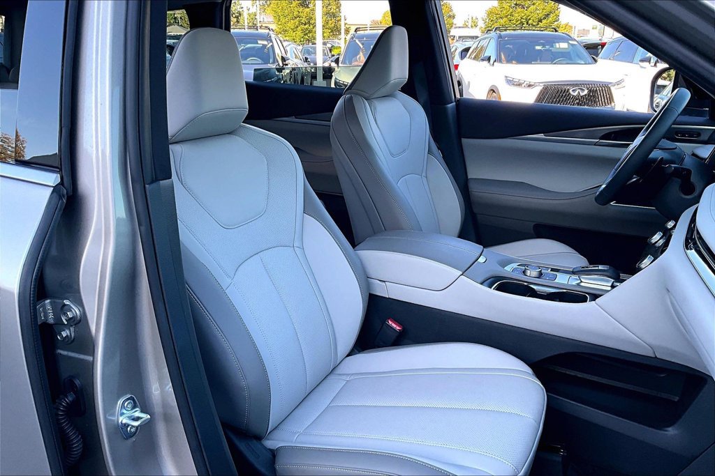 Certified 2027 INFINITI QX60 Luxe w/ Cargo Package AWD/4WD image 28