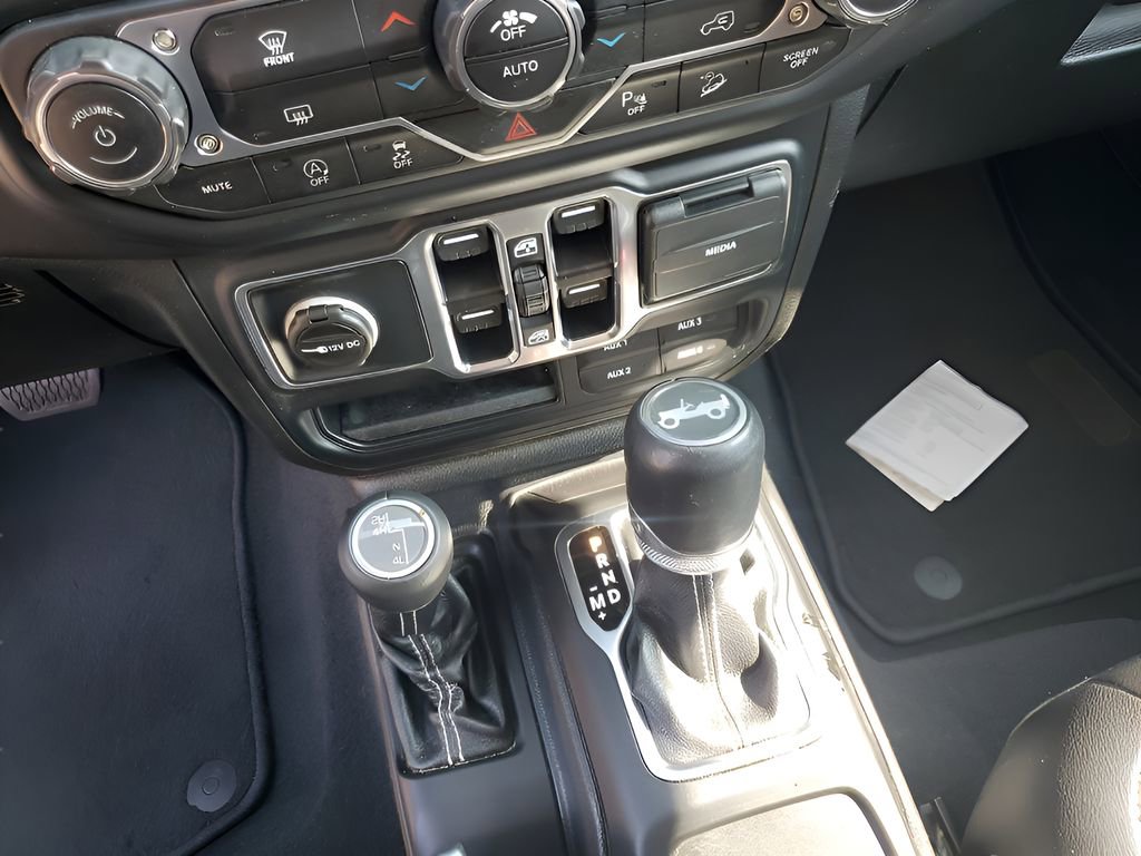 Used 2019 Jeep Wrangler Unlimited Sahara image 39