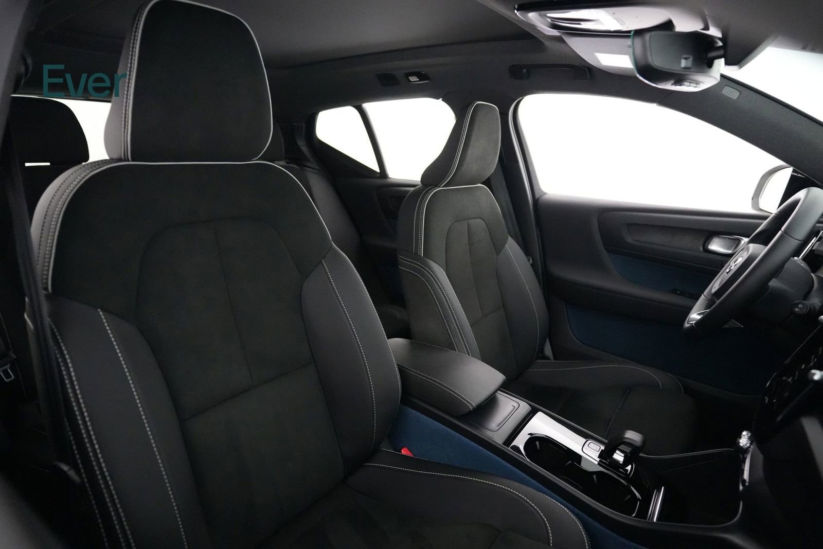 Used 2023 Volvo XC40 Recharge Plus w/ Protection Package Premier AWD/4WD image 23