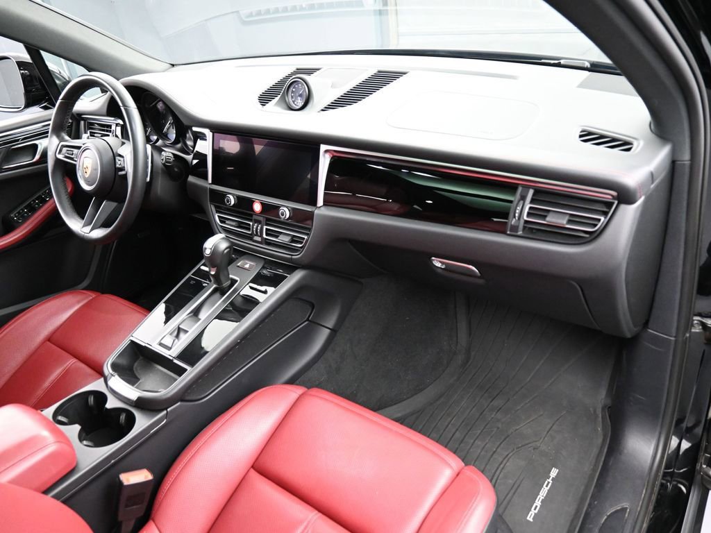 Certified 2024 Porsche Macan image 30
