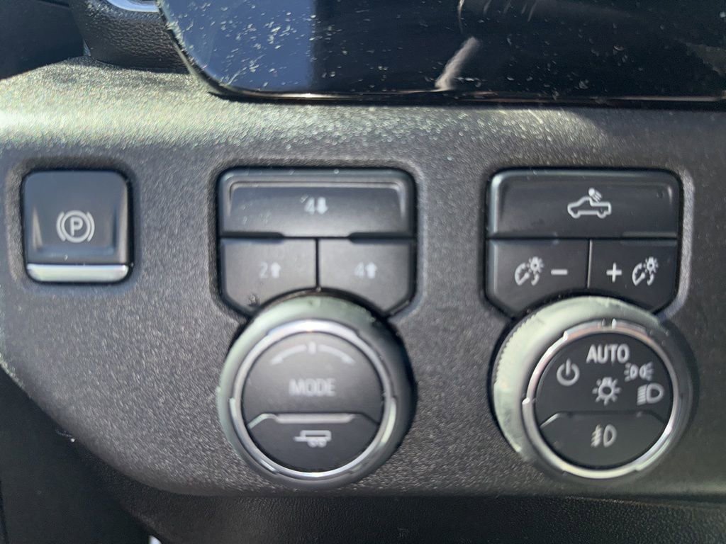 Used 2025 Chevrolet Silverado 2500 LT w/ Convenience Package image 9