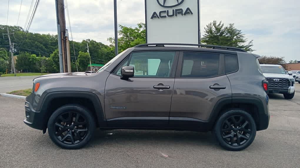 Used 2016 Jeep Renegade Latitude AWD/4WD image 2