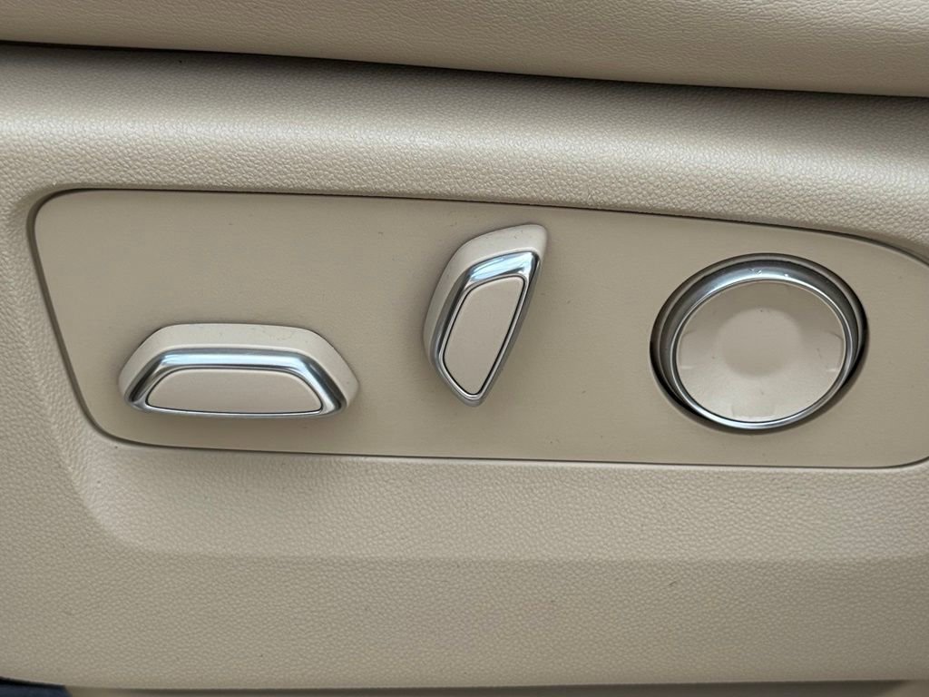 Certified 2023 Cadillac Escalade Premium Luxury w/ LPO, Floor Liner Package AWD/4WD image 21