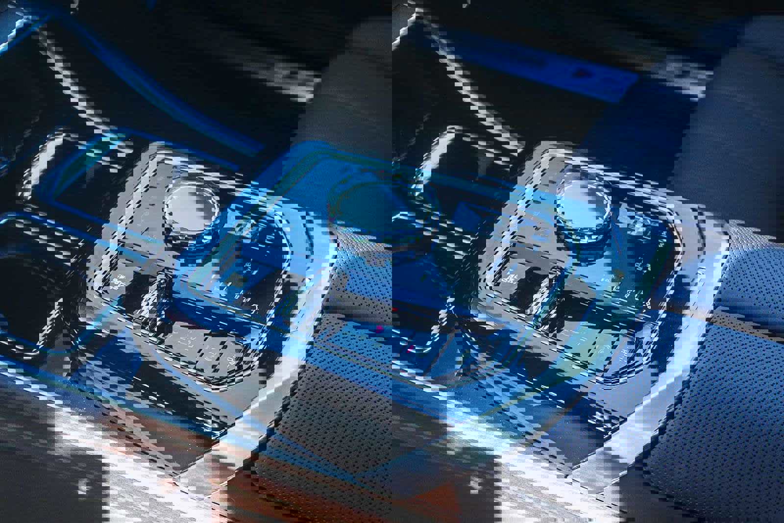 New 2026 BMW 750e xDrive w/ Premium Package image 30