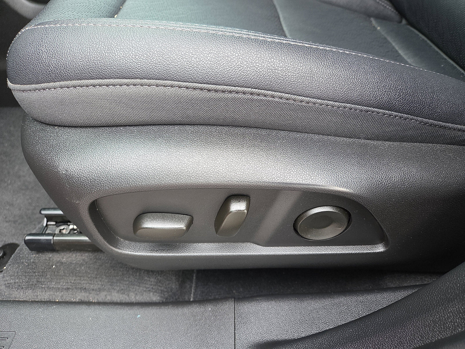 Used 2025 Chevrolet Equinox LT w/ Convenience Package II image 13