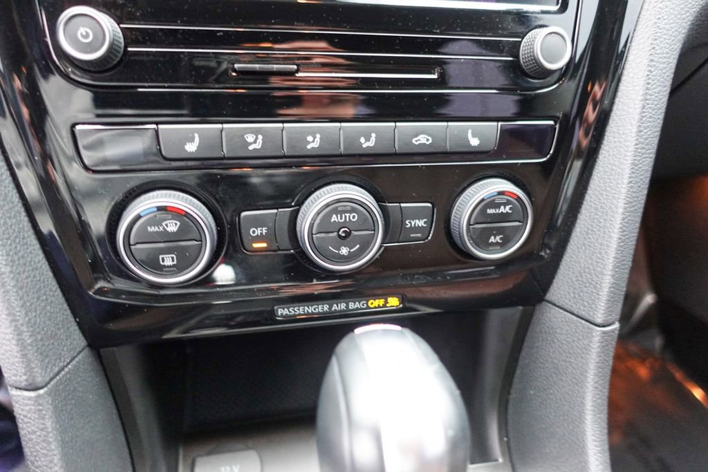 Used 2022 Volkswagen Passat 2.0T image 19