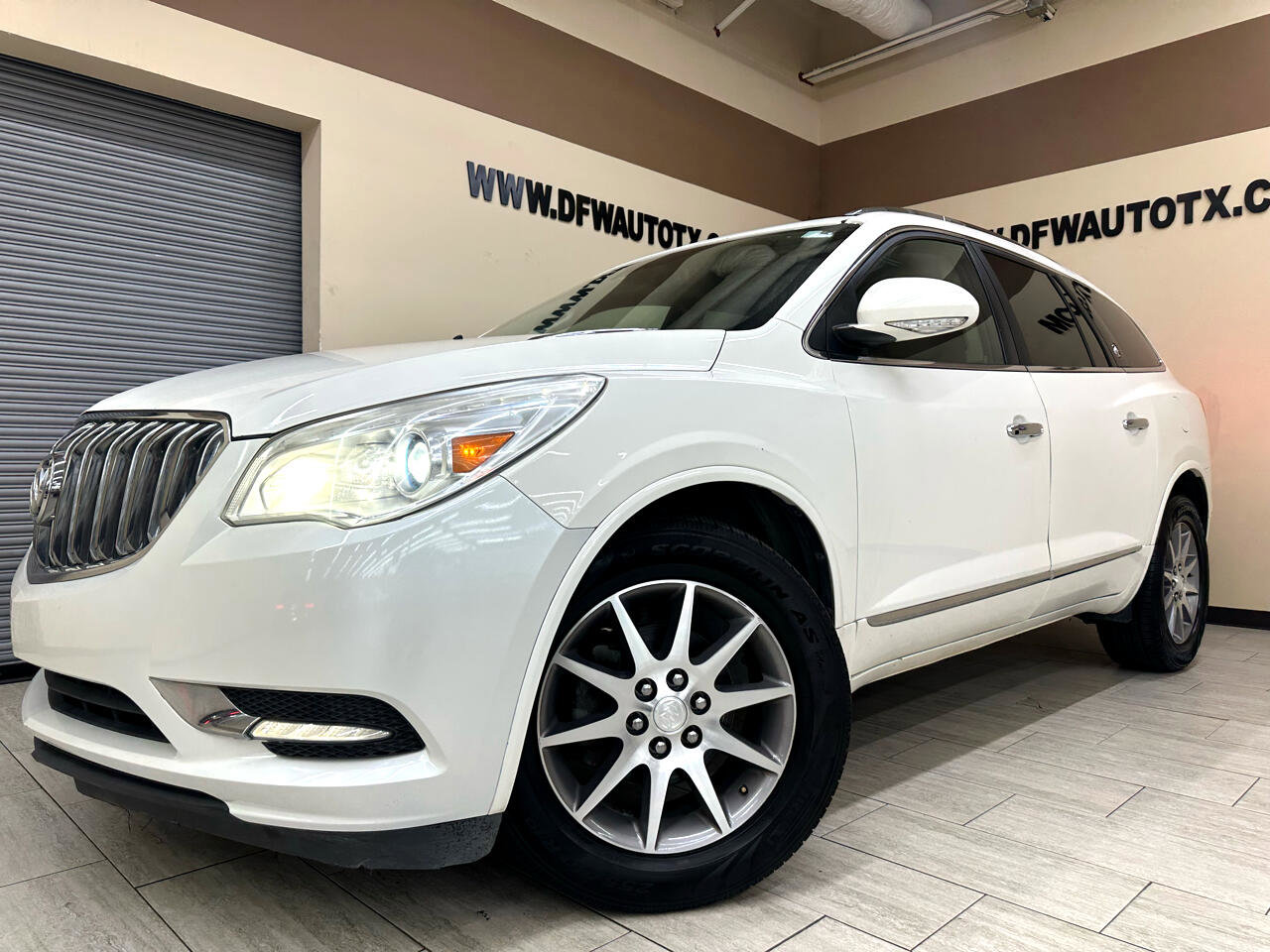Used 2015 Buick Enclave Leather image 1