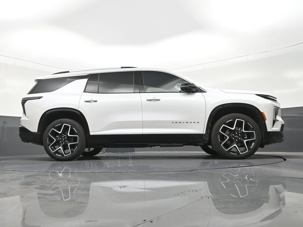 Used 2025 Chevrolet Traverse High Country FWD image 30
