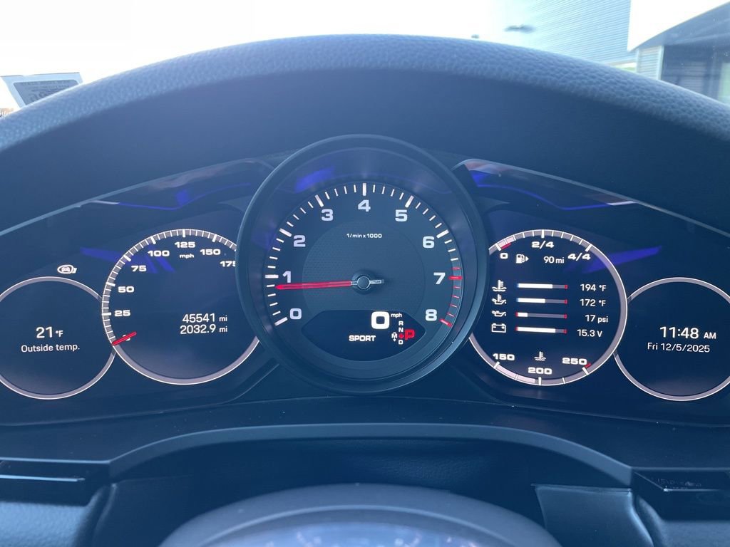 Certified 2023 Porsche Cayenne Platinum Edition image 27