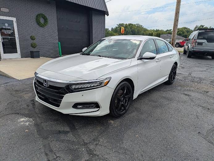 Used 2018 Honda Accord Touring image 2