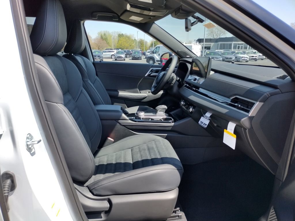 New 2026 Mitsubishi Outlander LE AWD/4WD image 11