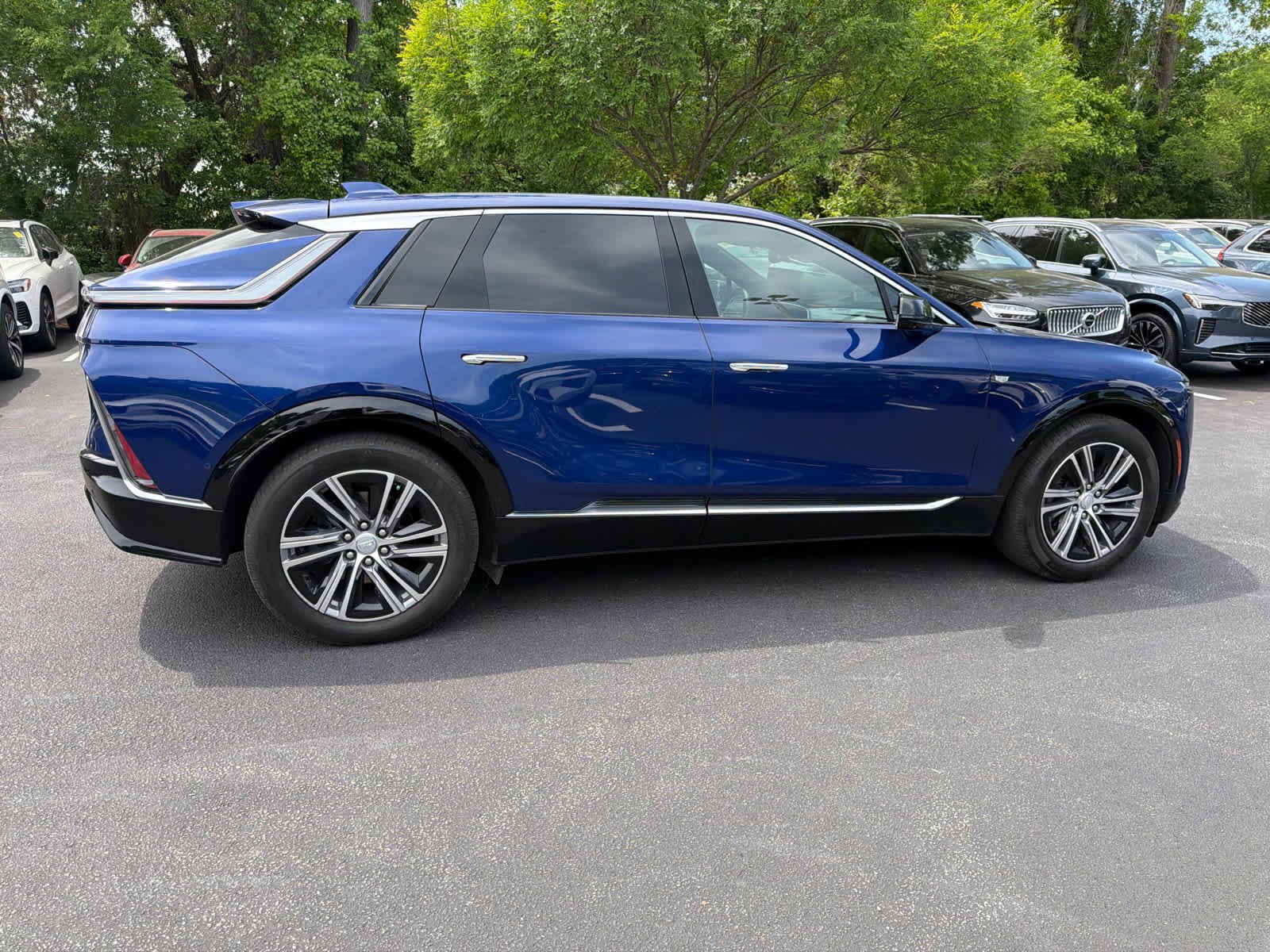 Used 2024 Cadillac Lyriq Luxury RWD image 12