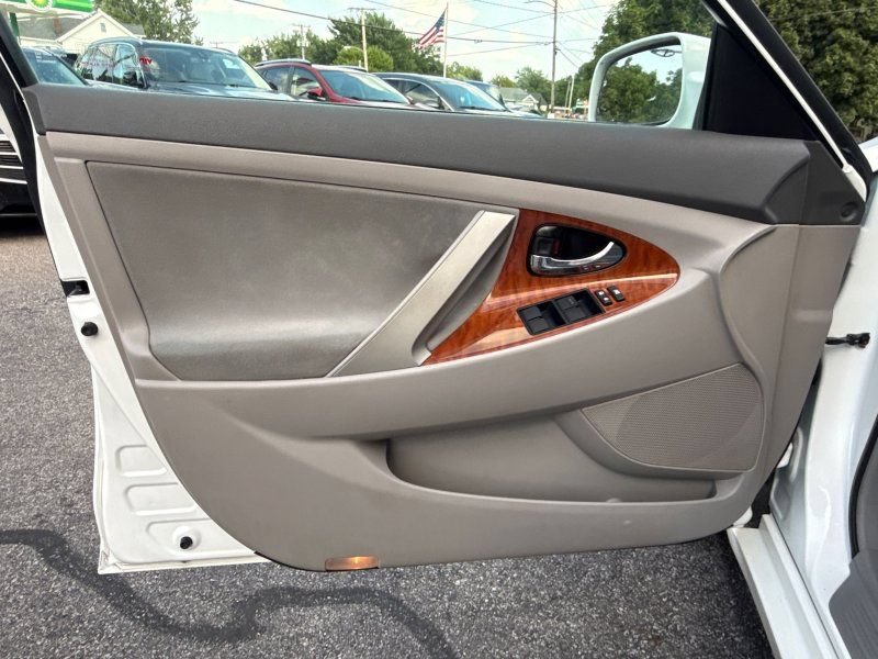 Used 2009 Toyota Camry XLE FWD image 9