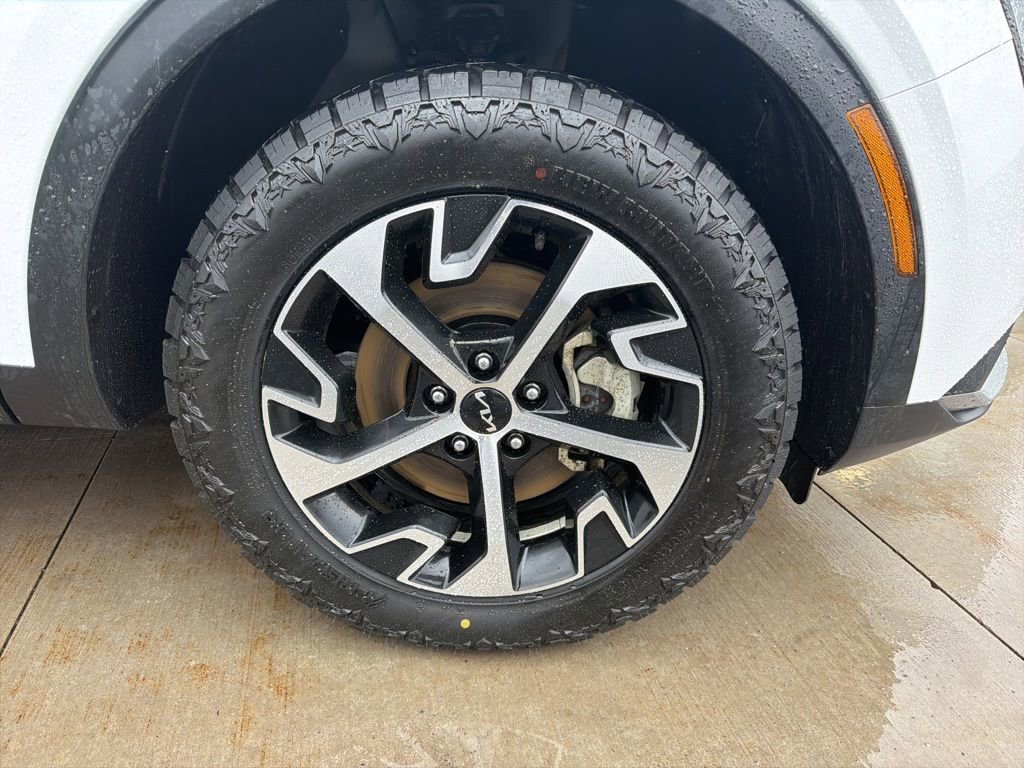 Used 2025 Kia Sportage EX image 12