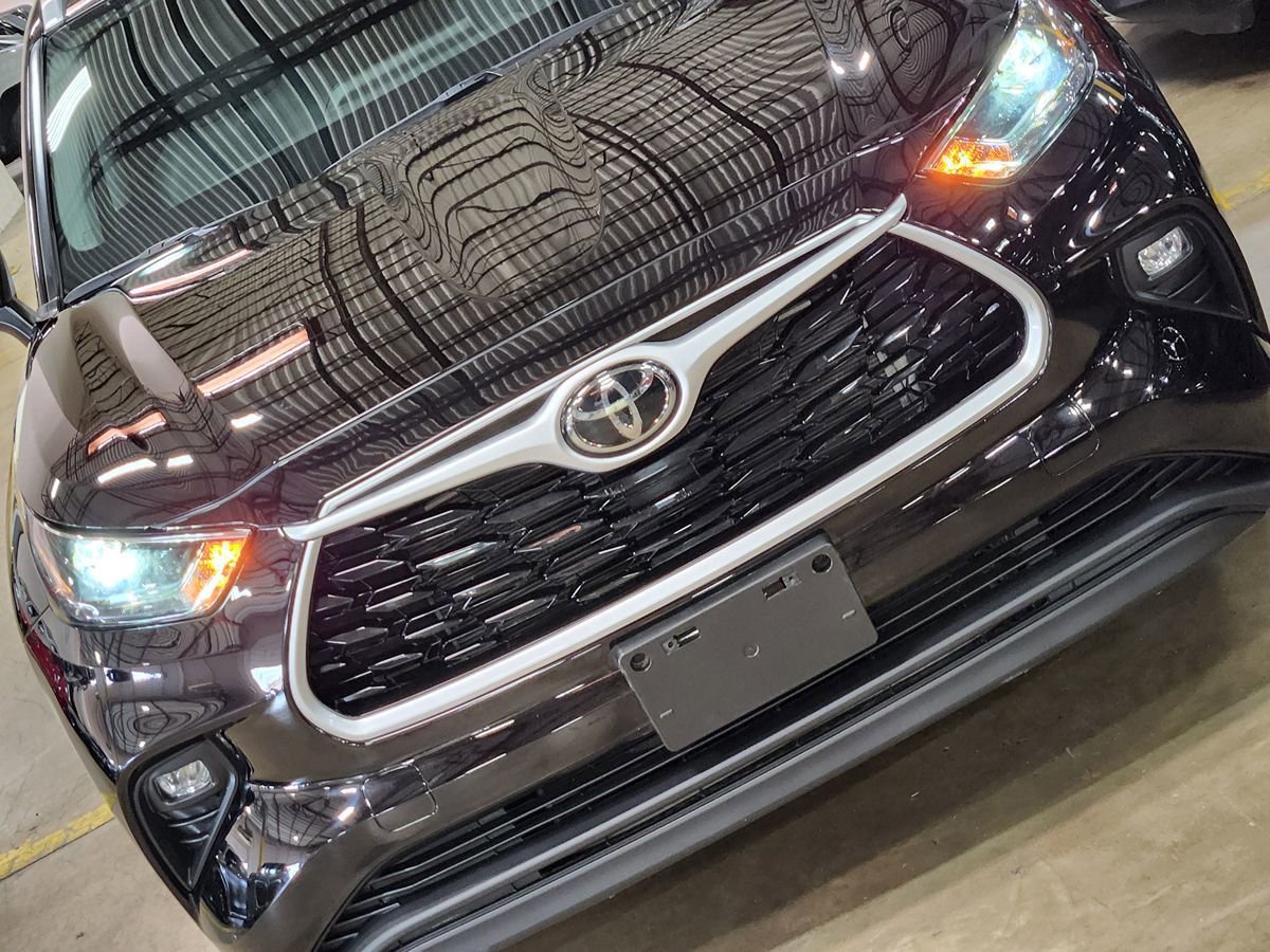 Used 2022 Toyota Highlander XLE FWD image 19