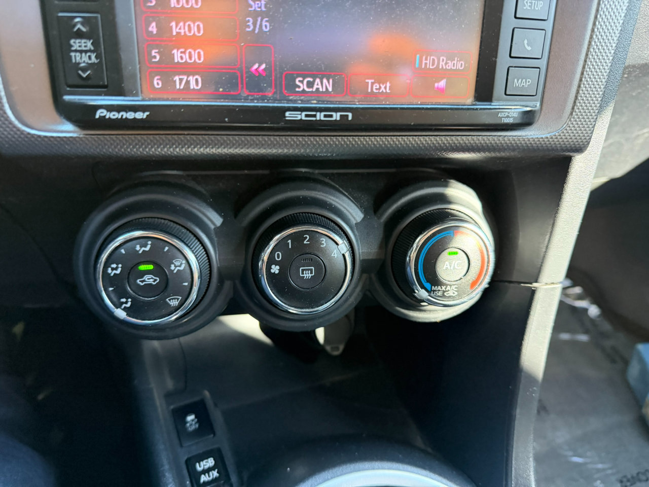 Used 2015 Scion tC image 28