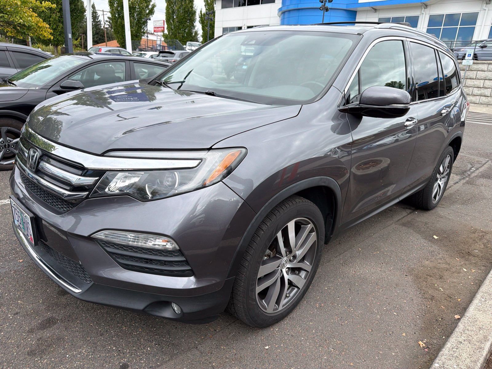 Used 2016 Honda Pilot Elite image 1