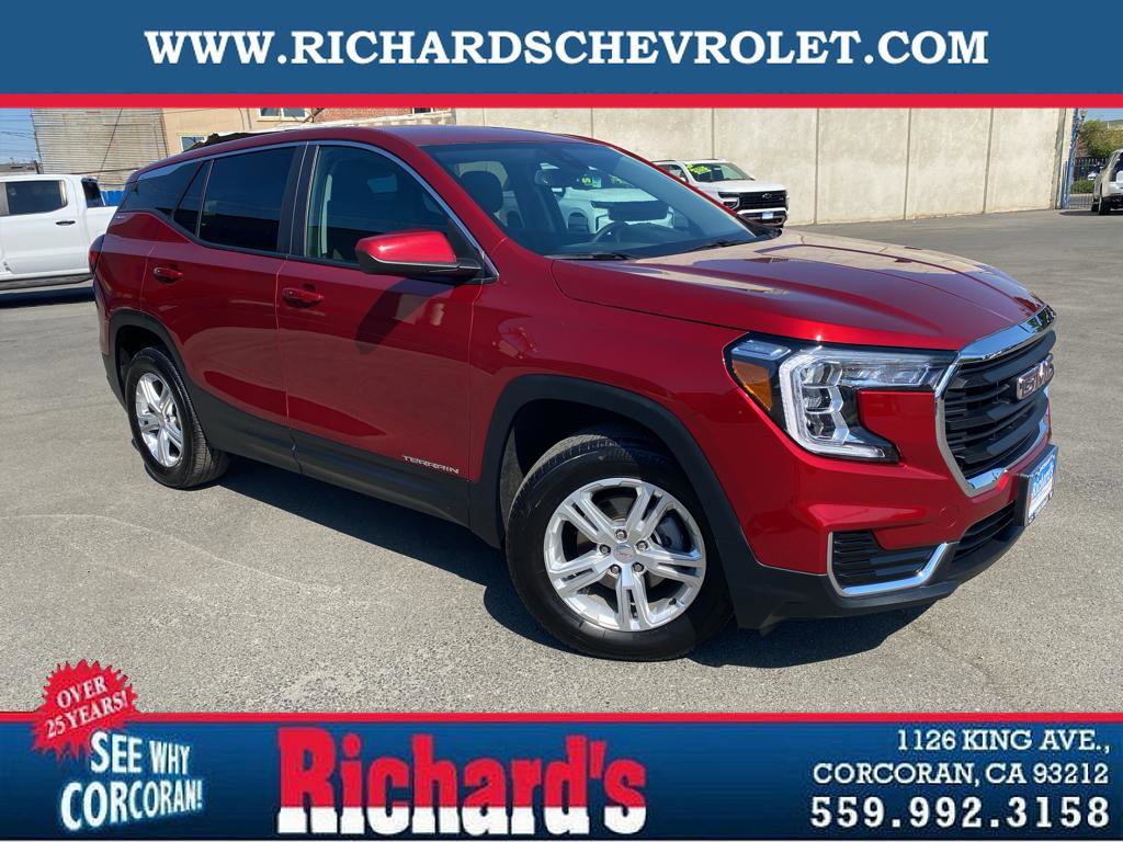 Used 2024 GMC Terrain SLE image 1