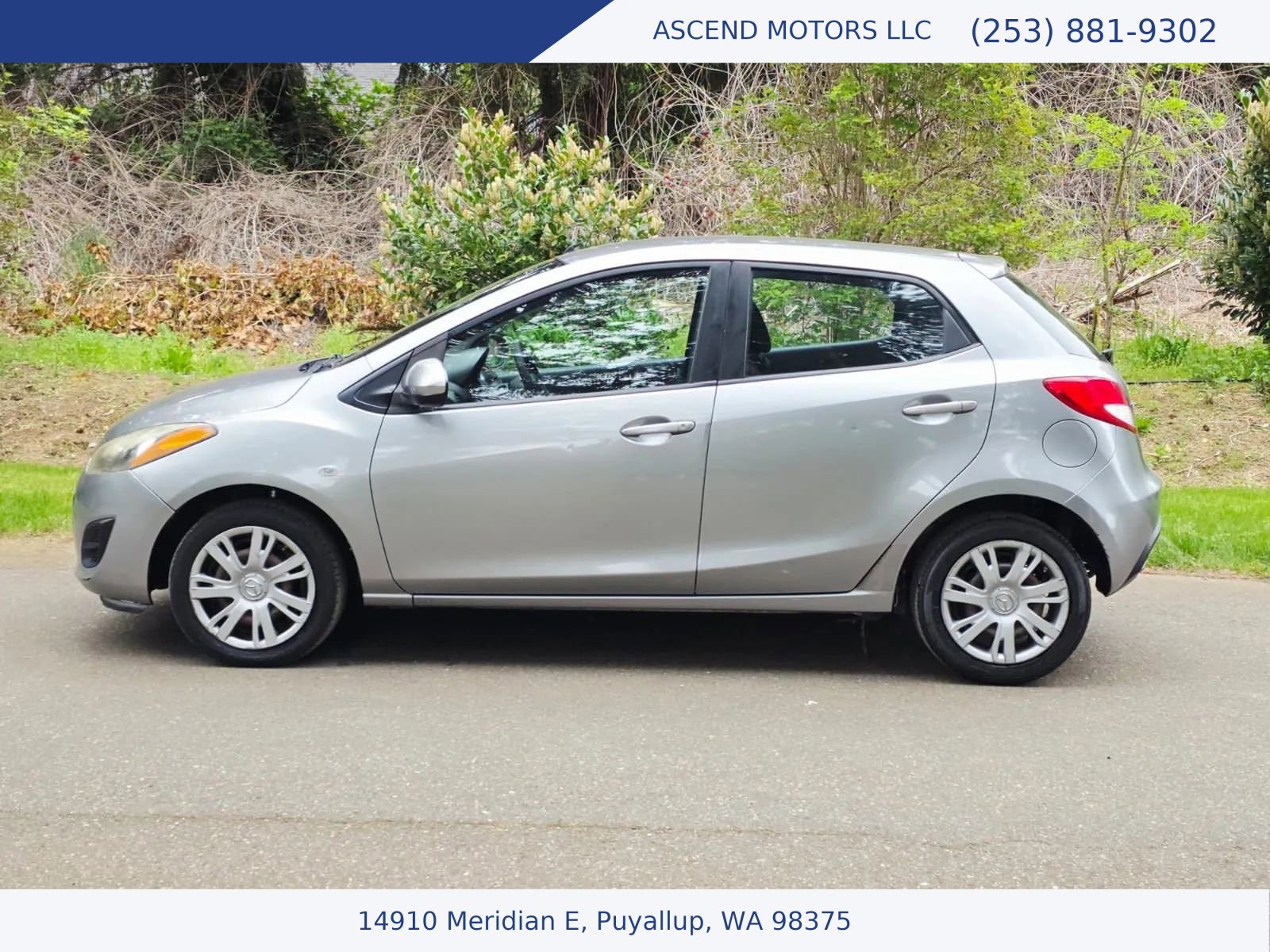 Used 2013 MAZDA MAZDA2 Sport FWD image 2