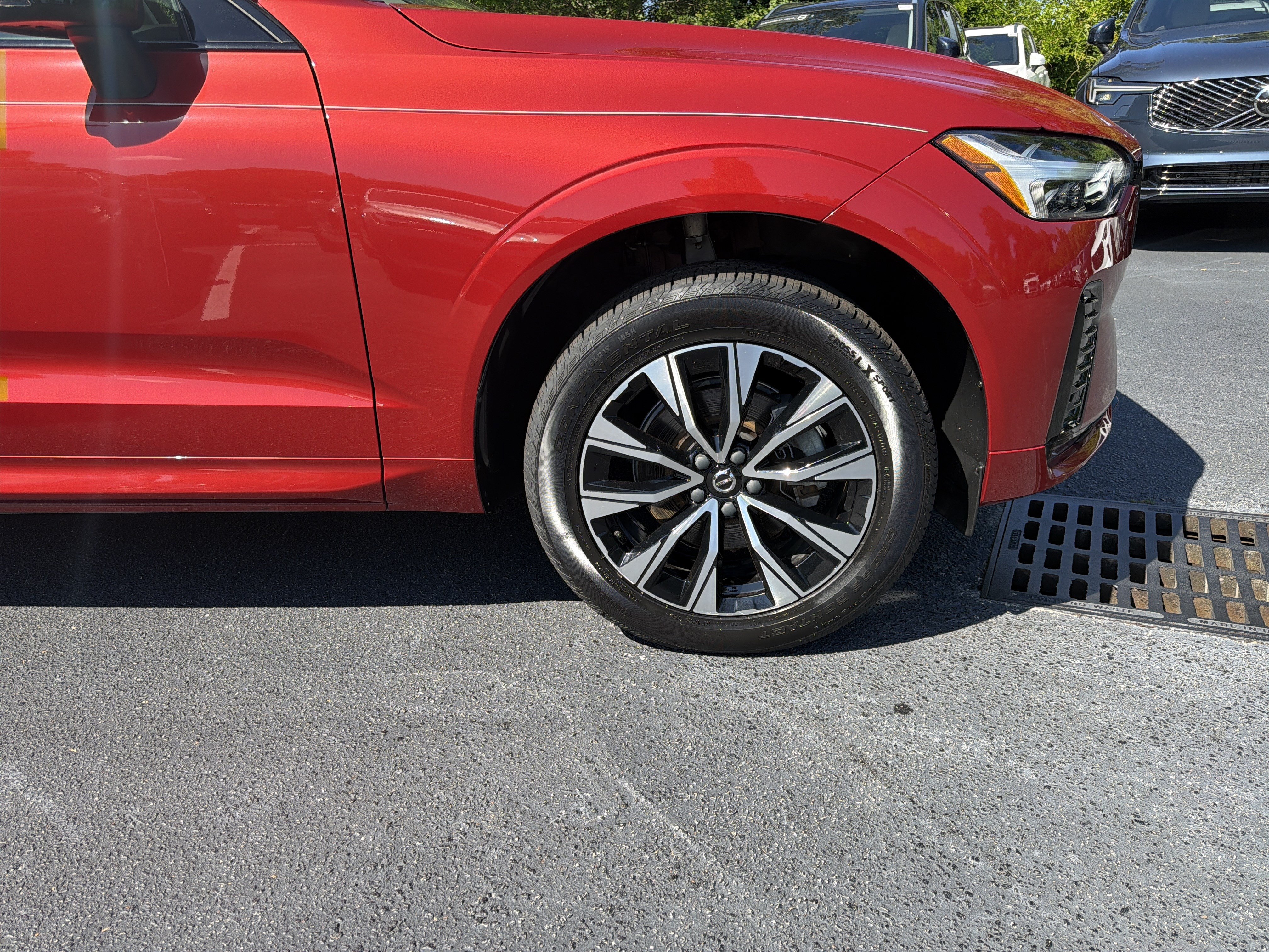 Certified 2024 Volvo XC60 B5 Core w/ Protection Package AWD/4WD image 11