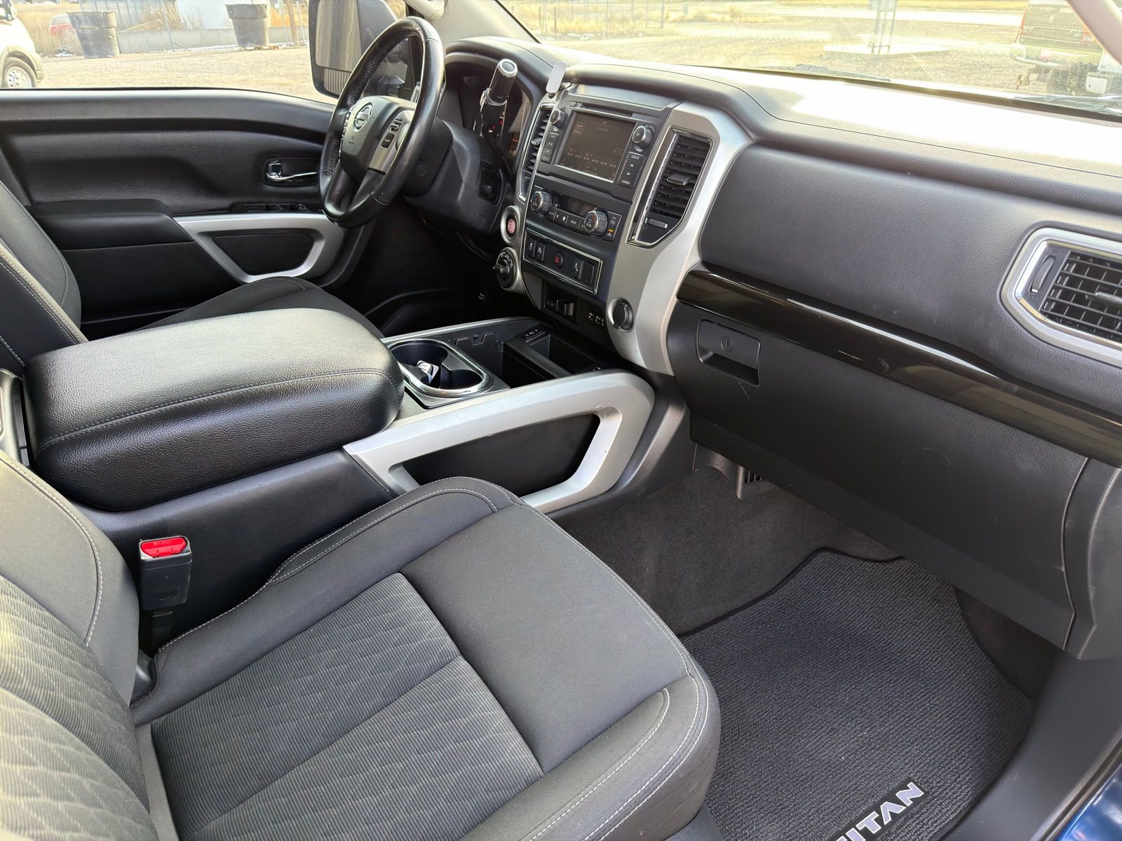 Used 2019 Nissan Titan SV w/ SV Convenience Package image 35