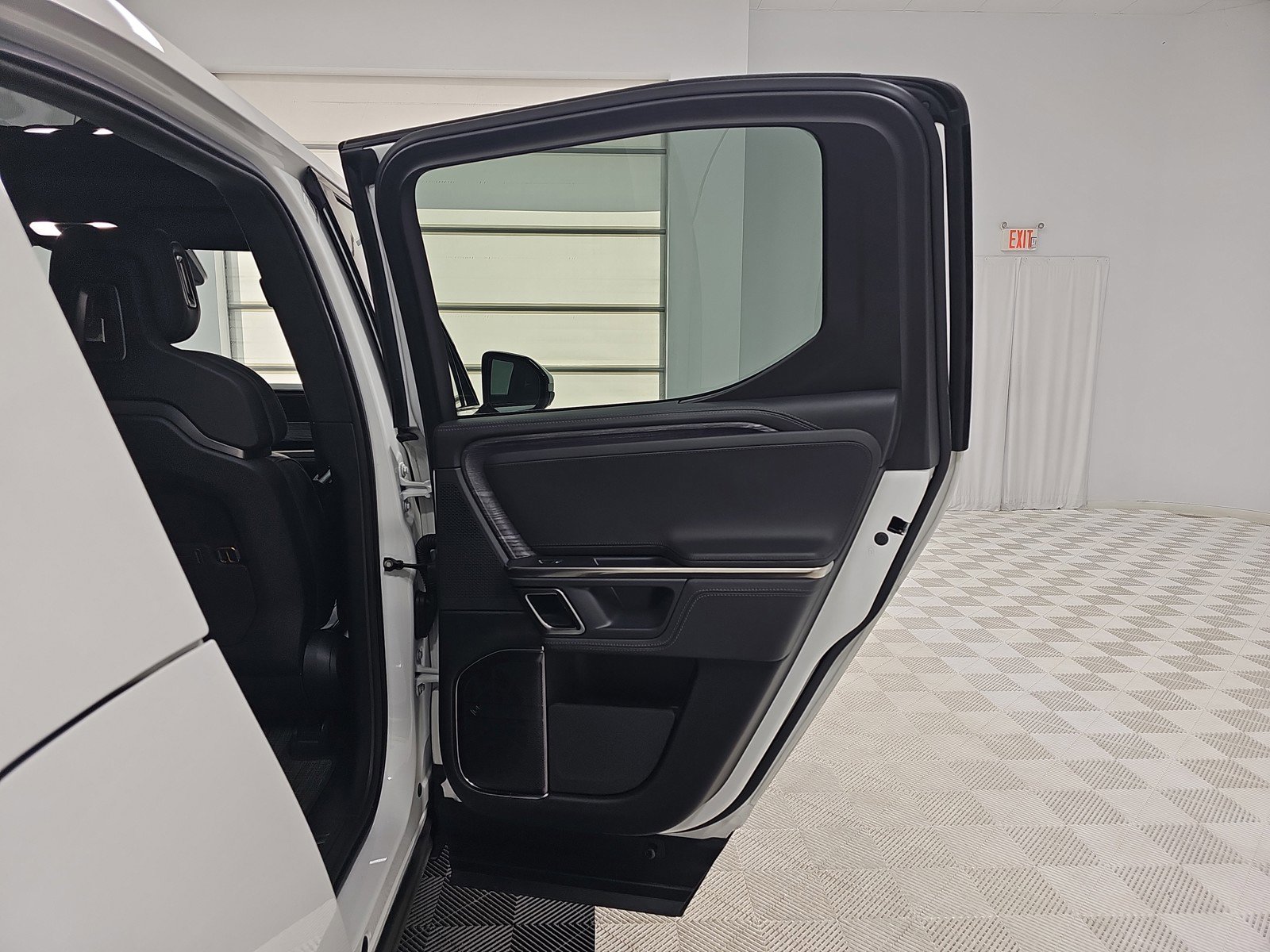 Used 2023 Rivian R1T Adventure image 19