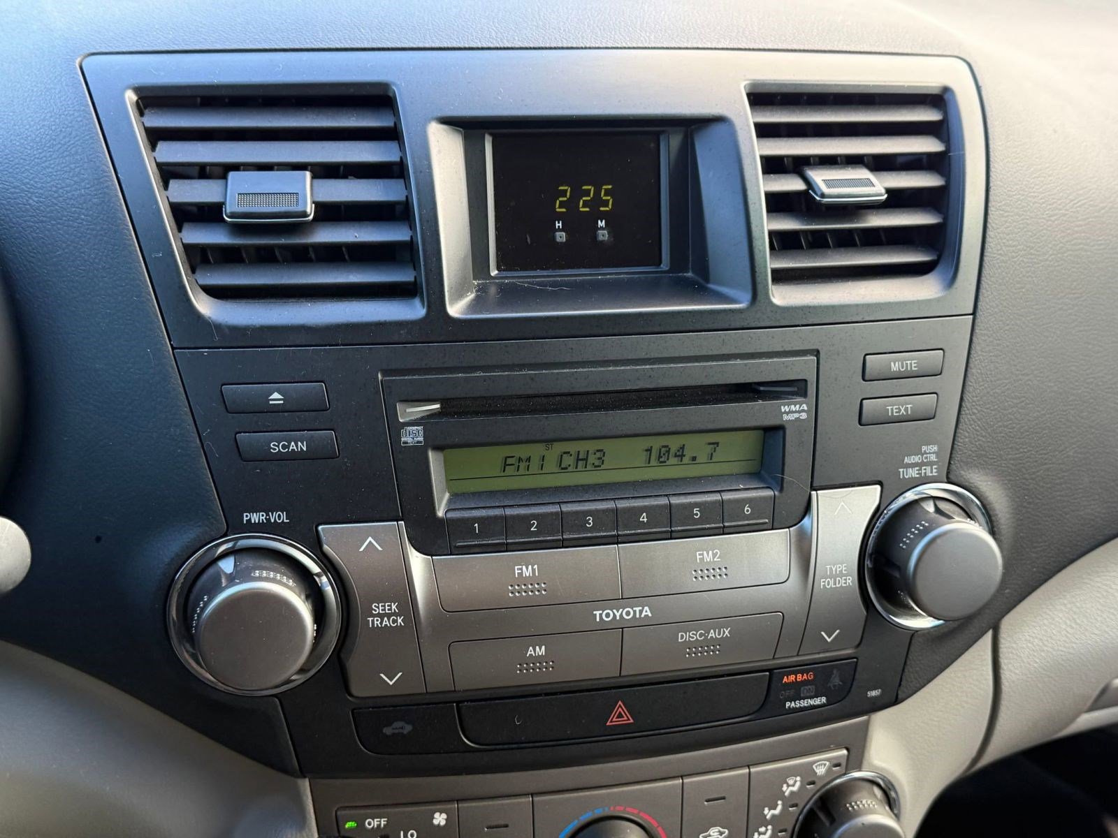 Used 2010 Toyota Highlander Base image 25