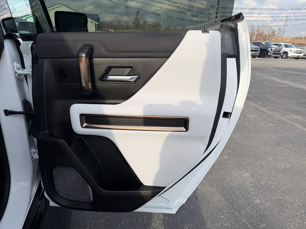 Used 2025 GMC Hummer EV 2X w/ LPO, Cargo Utility Package image 21