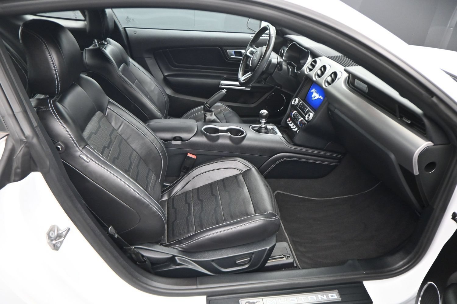 Used 2022 Ford Mustang GT Premium w/ Equipment Group 401A RWD image 7