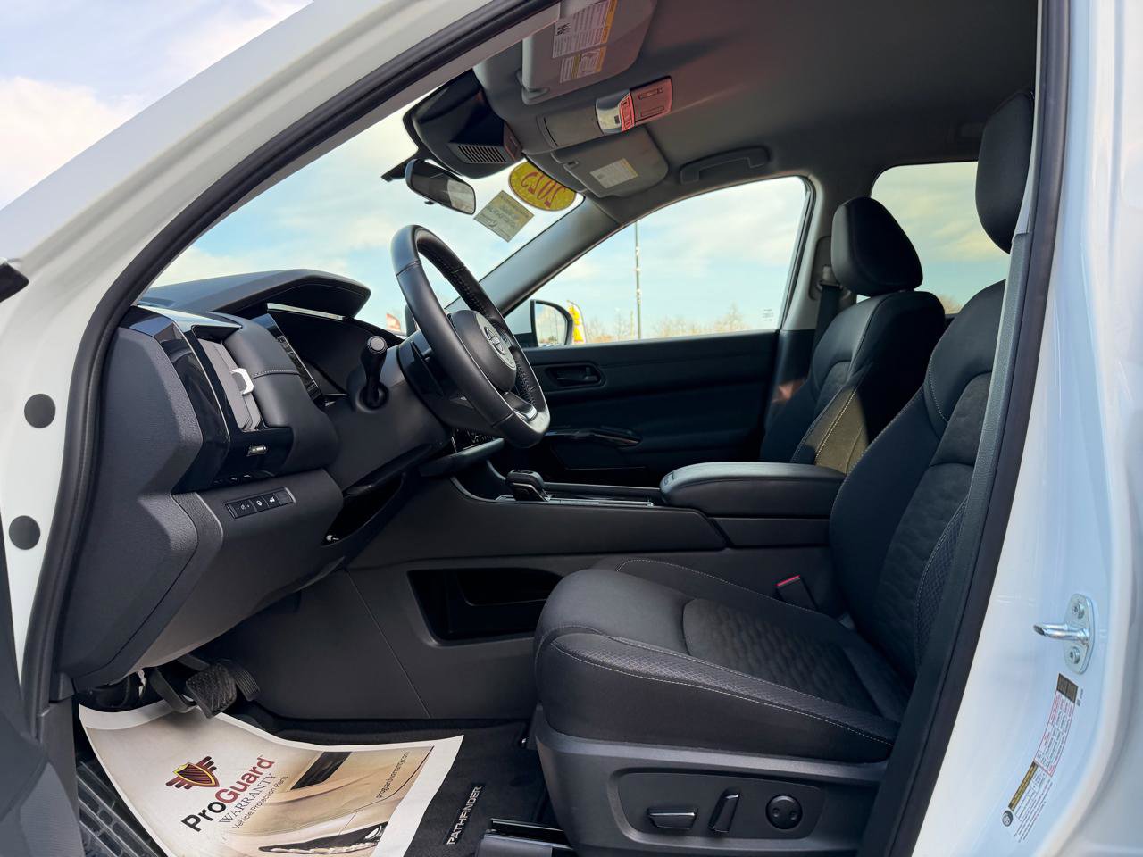 Used 2025 Nissan Pathfinder SV image 15