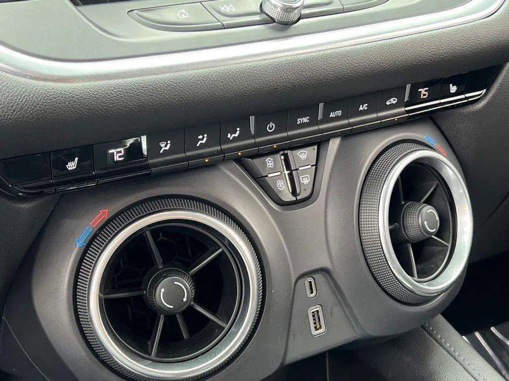 Used 2020 Chevrolet Blazer LT FWD image 15