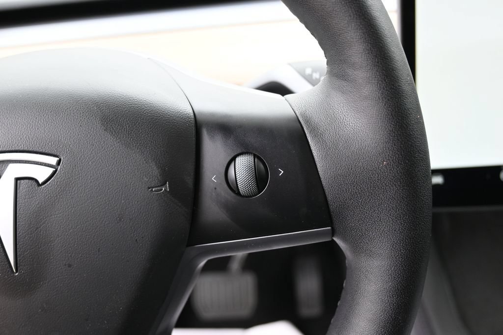 Used 2024 Tesla Model Y Long Range RWD image 19