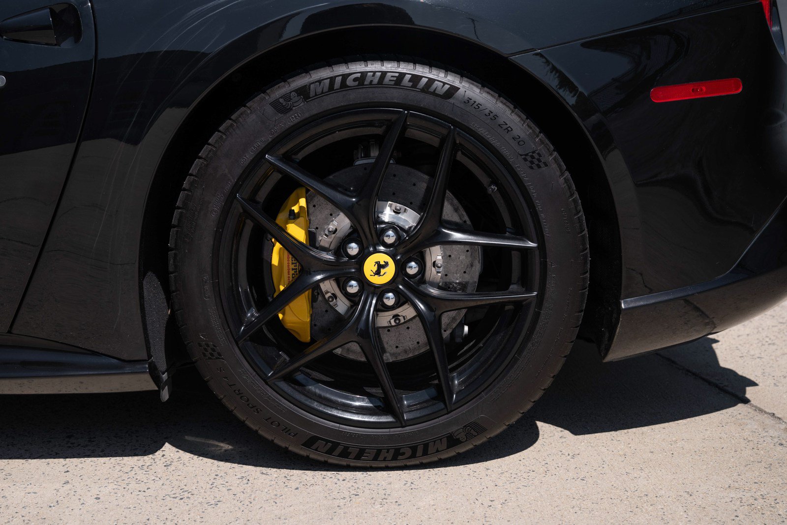 Used 2013 Ferrari F12 Berlinetta RWD image 19