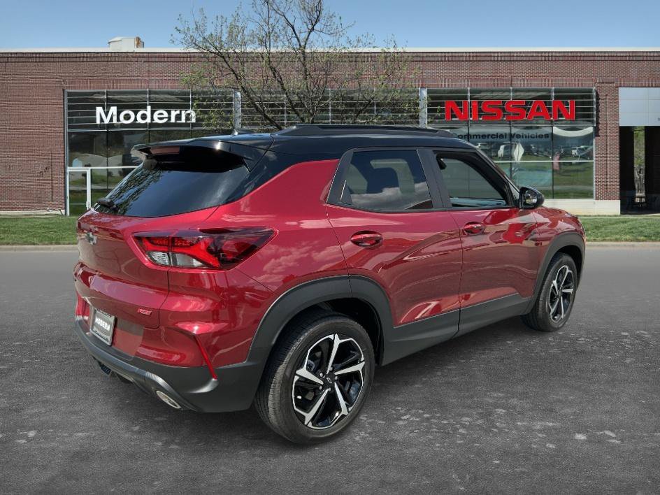 Used 2023 Chevrolet TrailBlazer RS w/ Sun and Liftgate Package FWD image 4
