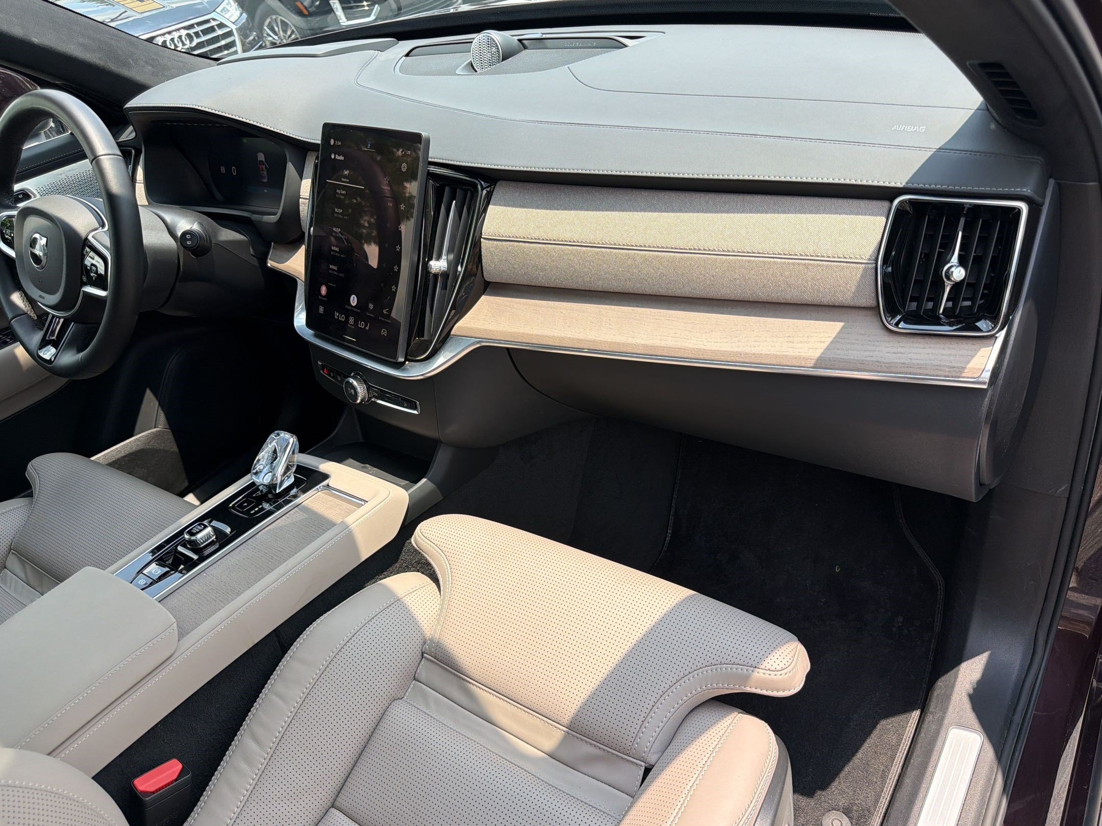 Used 2025 Volvo XC90 T8 Ultra w/ Lounge Package AWD/4WD image 31