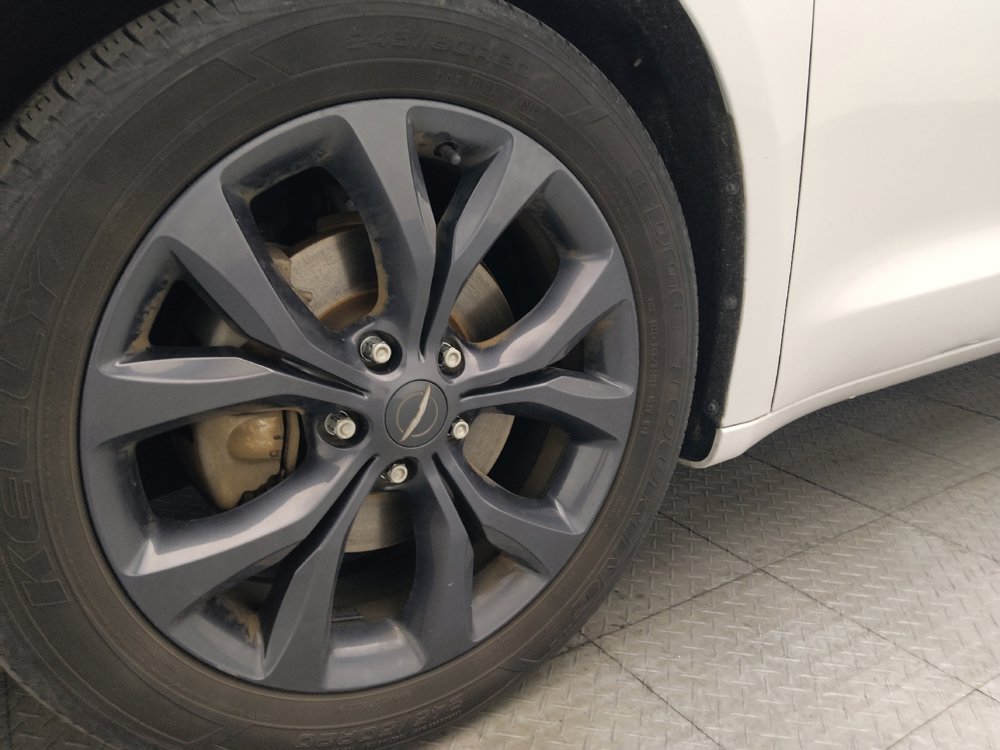 Used 2018 Chrysler Pacifica Touring Plus w/ S Appearance Package FWD image 31