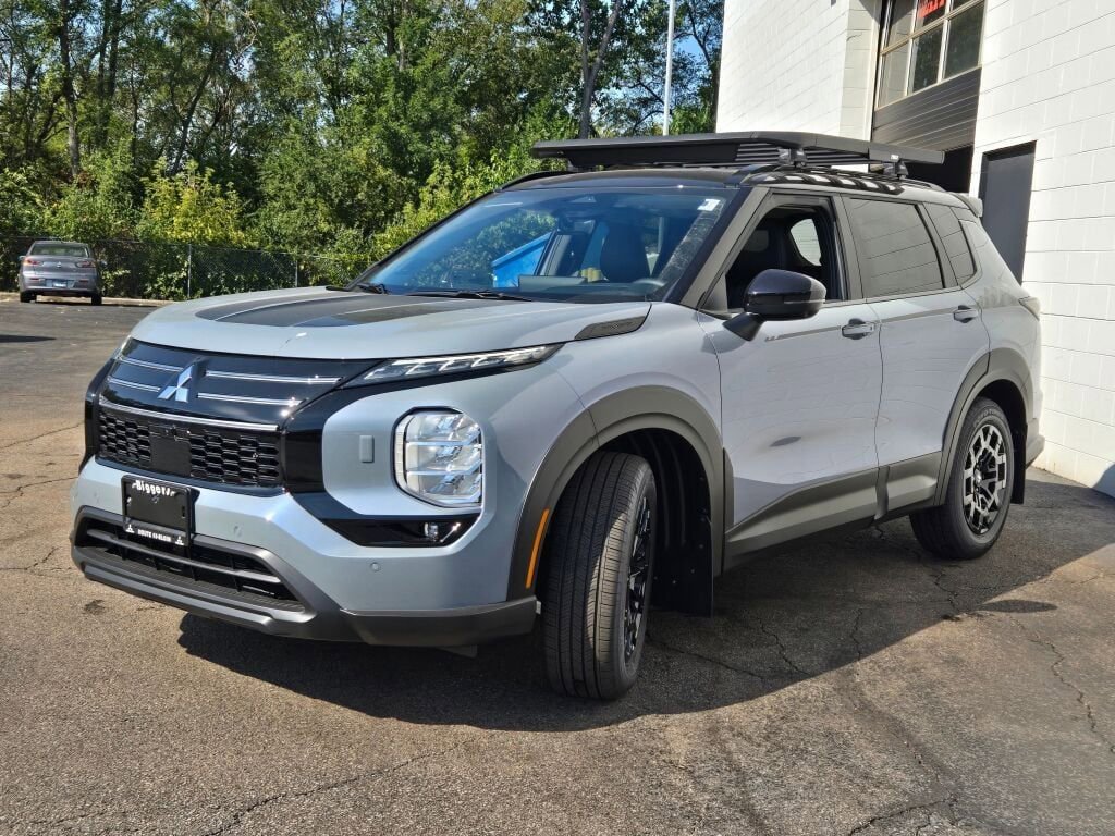 New 2025 Mitsubishi Outlander Trail Edition image 3