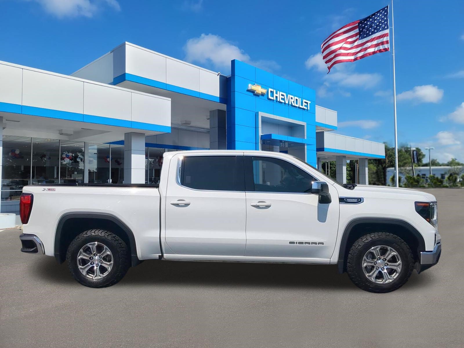 Used 2023 GMC Sierra 1500 SLE AWD/4WD image 4