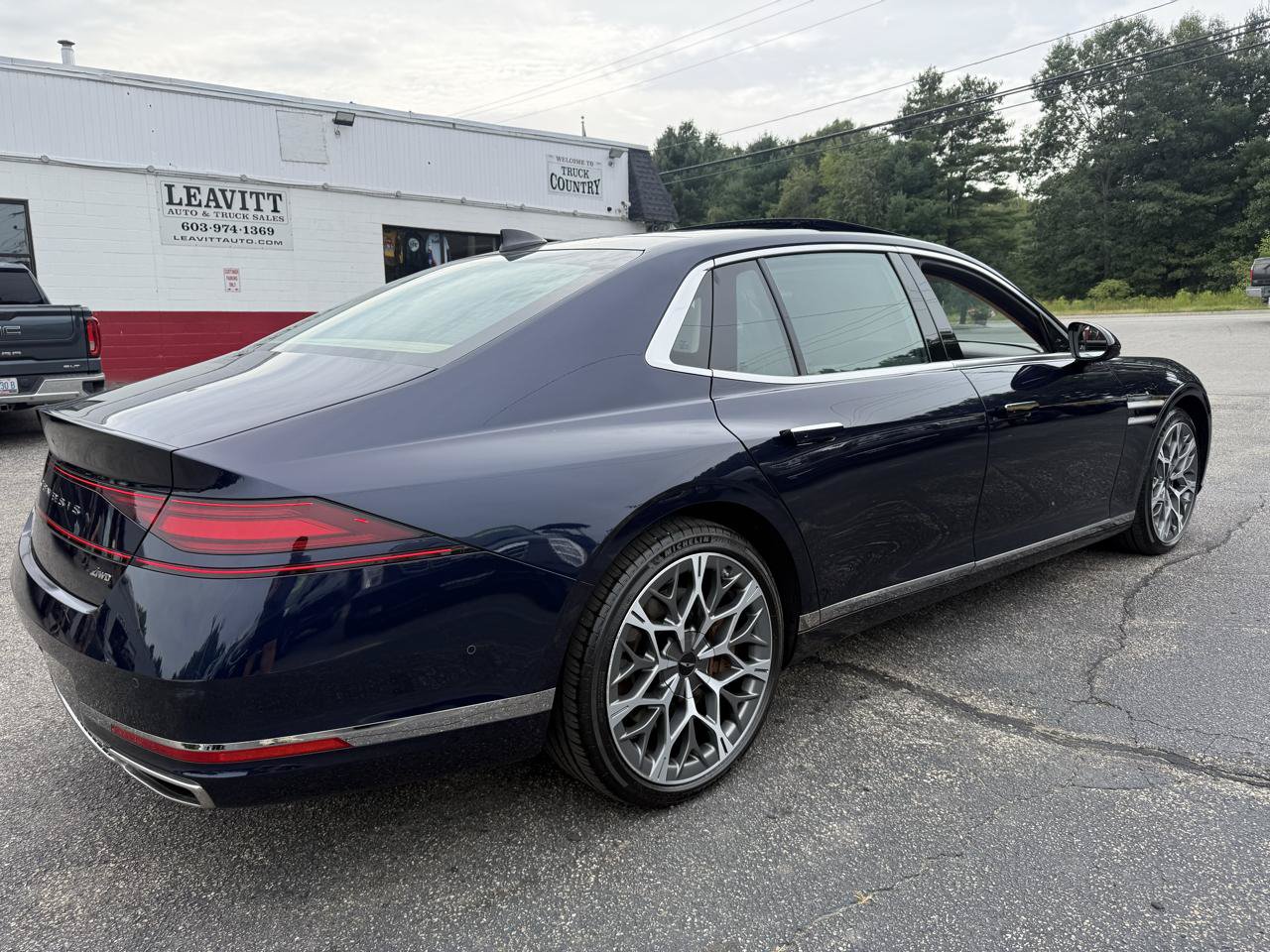 Used 2025 Genesis G90 3.5T AWD/4WD image 11