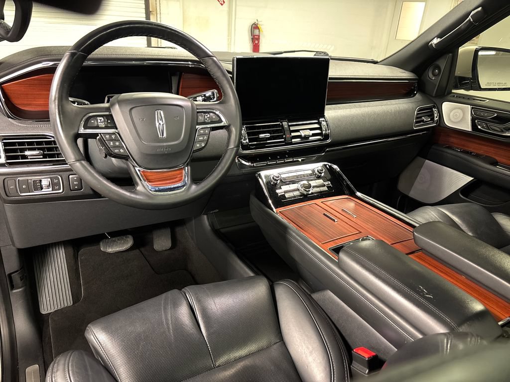 Used 2022 Lincoln Navigator Reserve AWD/4WD image 32