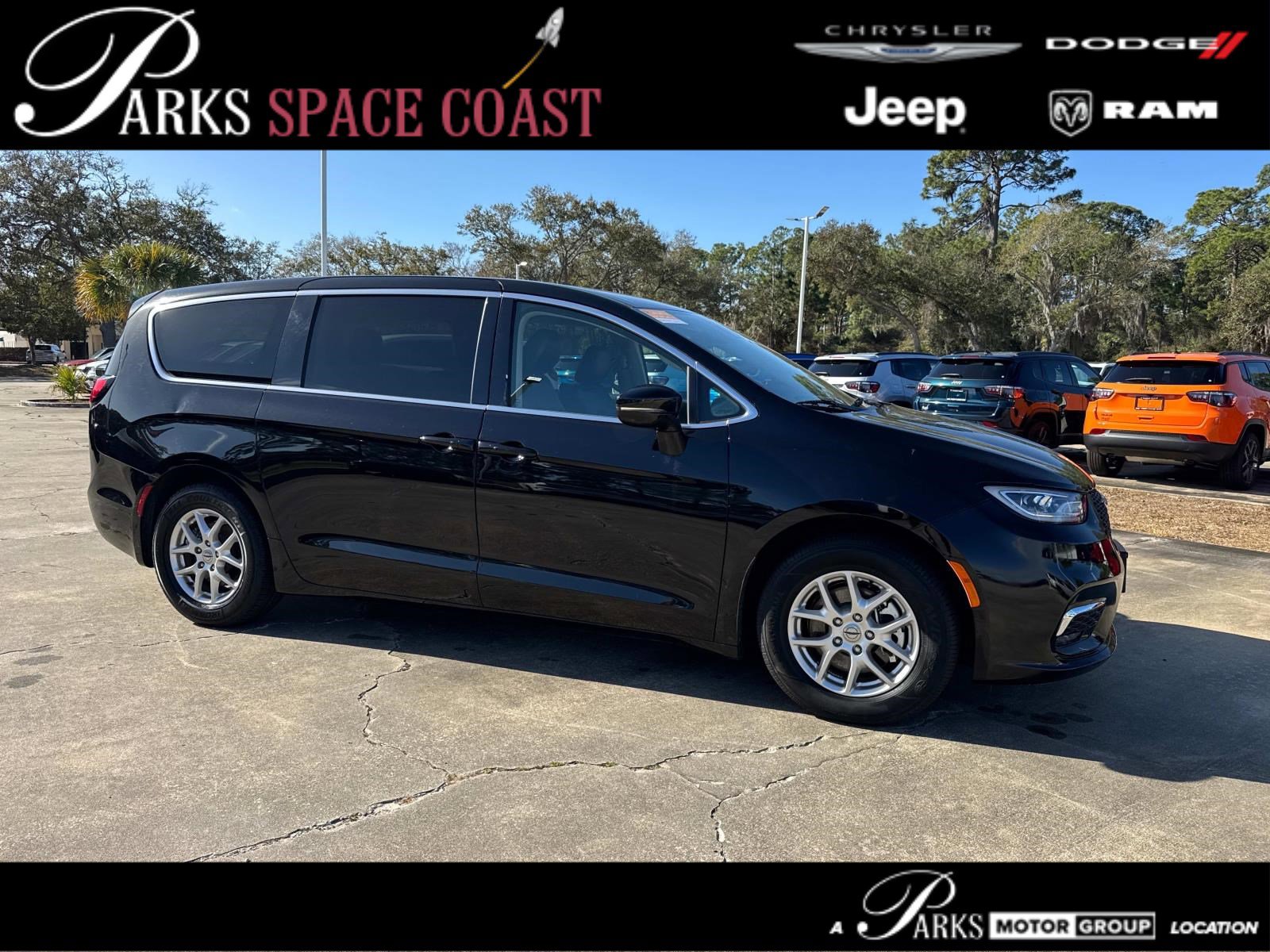 Used 2024 Chrysler Pacifica Touring-L